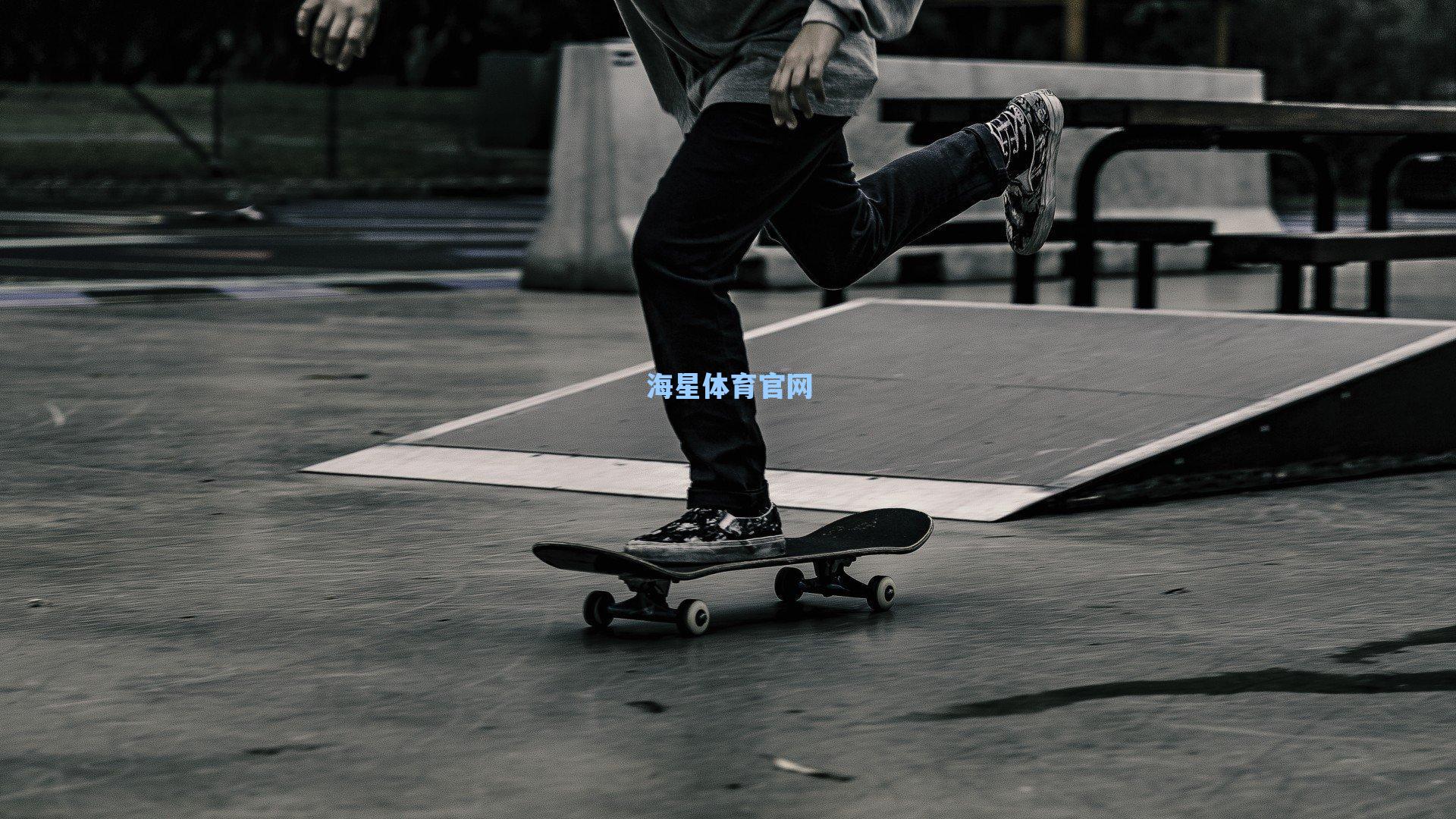 萌神库里中文互动笑翻全场，幽默瞬间引爆社交媒体