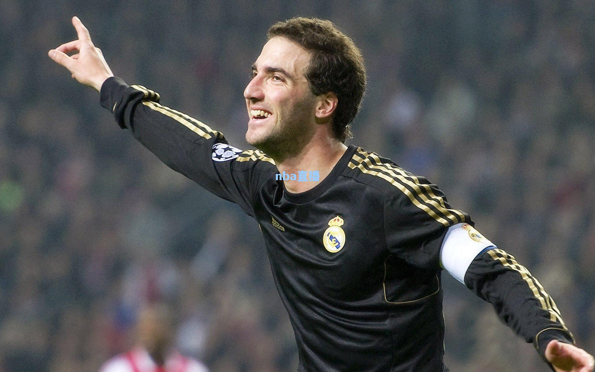 绿茵终场哨响定格平局比分 更衣室内外升腾崭新希望